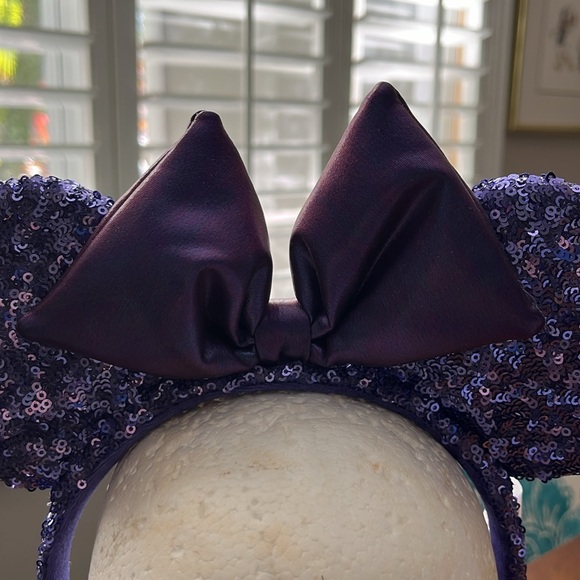 Disney Parks purple sequin Minnie mouse Ear band never worn - Picture 2 of 15